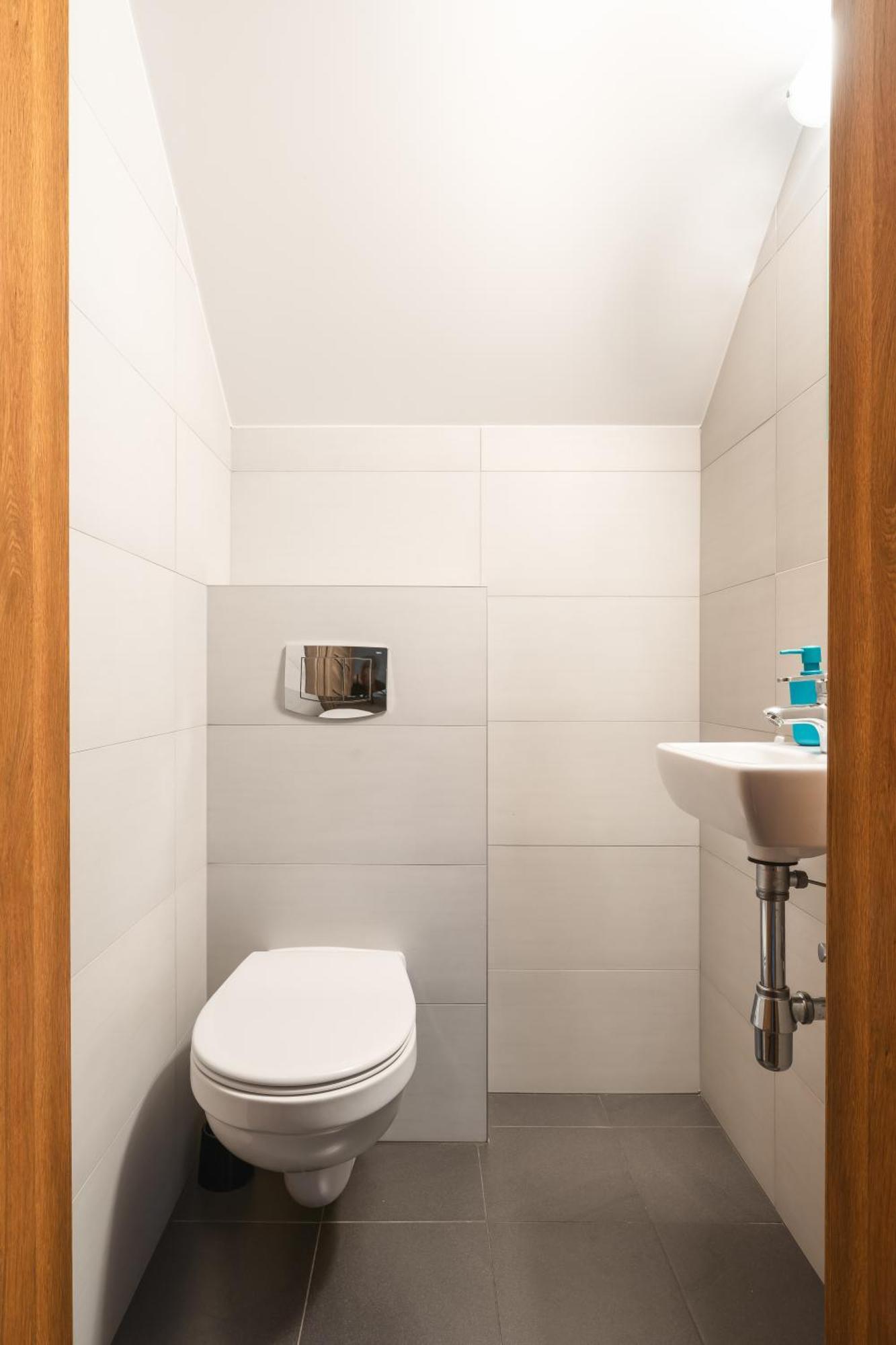 Plaza Apartment *