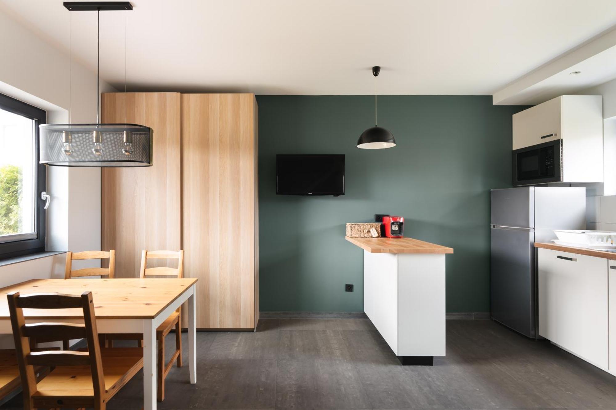 Plaza Apartment *